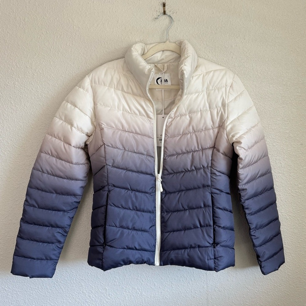 NWT Zyia Active Blanca Peak Ombre Puffer Womens Medium Jacket Purple White Snow‎